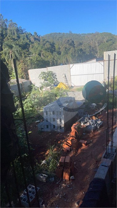 Casa à venda ou para alugar com 3 suítes em Mairiporã, SP