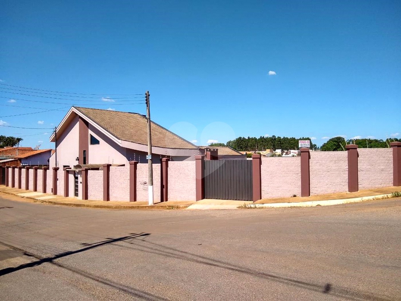 Sobrado à venda com 4 quartos, sendo 1 suíte,  em Vila Asem, Itapetininga, SP