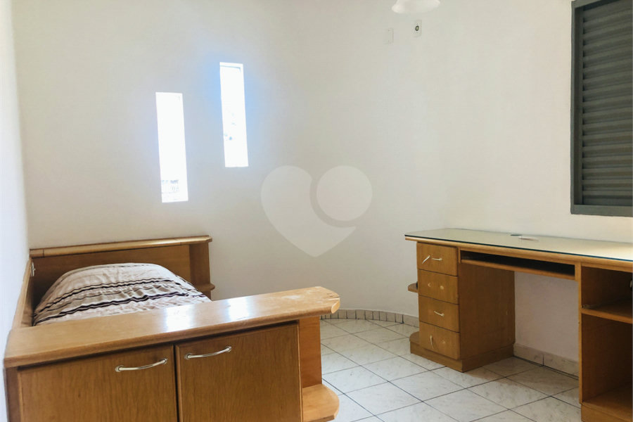 Sobrado à venda com 3 quartos, sendo 1 suíte, em Vila Romero, São Paulo, SP