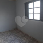 Casa térrea com 2 dormitórios.