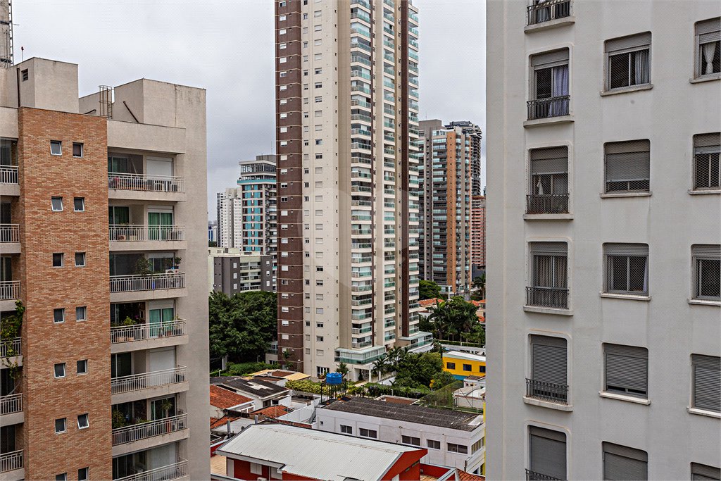 Apartamento à venda com 3 quartos, sendo 1 suíte,  em Jardim das Acácias, São Paulo, SP
