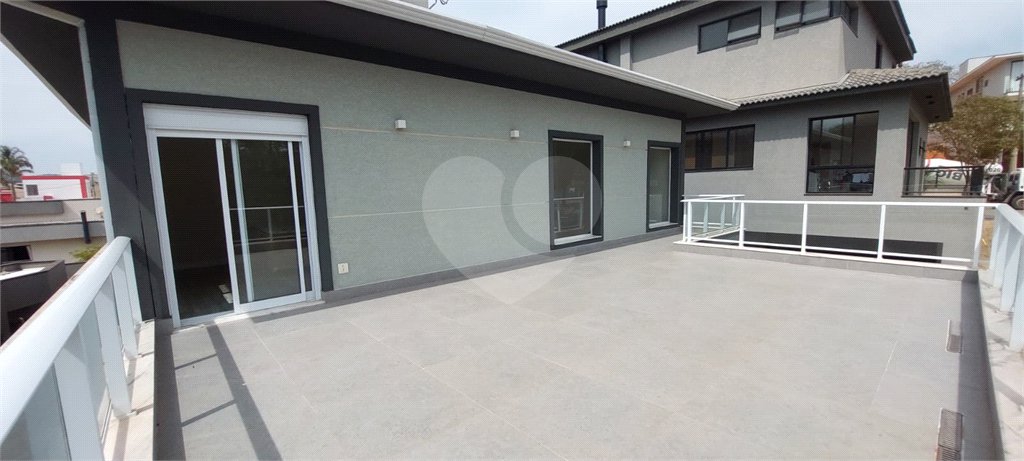 Casa à venda com 3 suítes no condomínio Figueira Garden, Atibaia - SP
