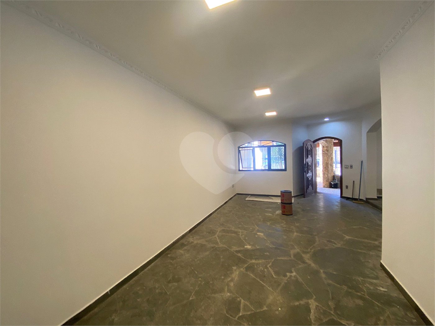 Casa à venda com 4 quartos, sendo 2 suítes,  em Jardim do Lago, Atibaia, SP