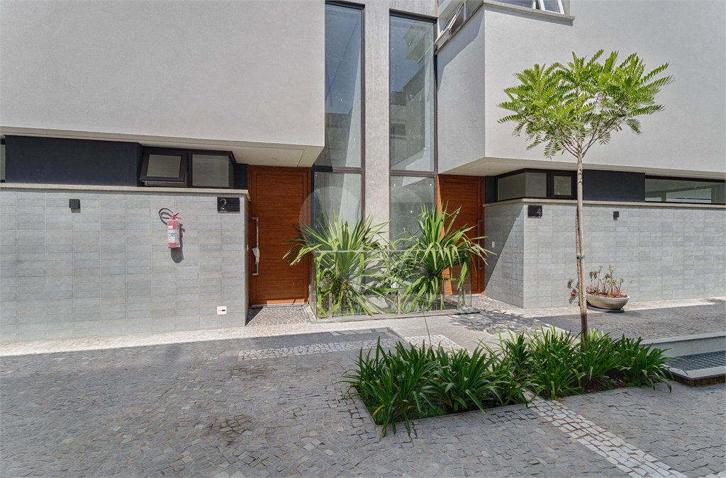 Casa à venda com 4 suítes no condomínio Edifício Jade, São Paulo - SP
