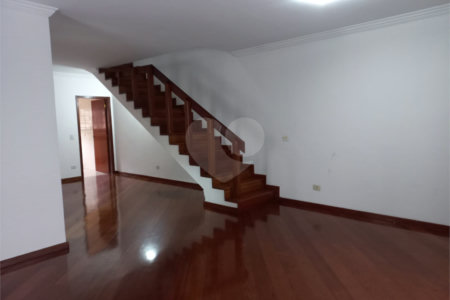 Sobrado à venda com 4 quartos, sendo 3 suítes, em Cidade São Francisco, São Paulo, SP