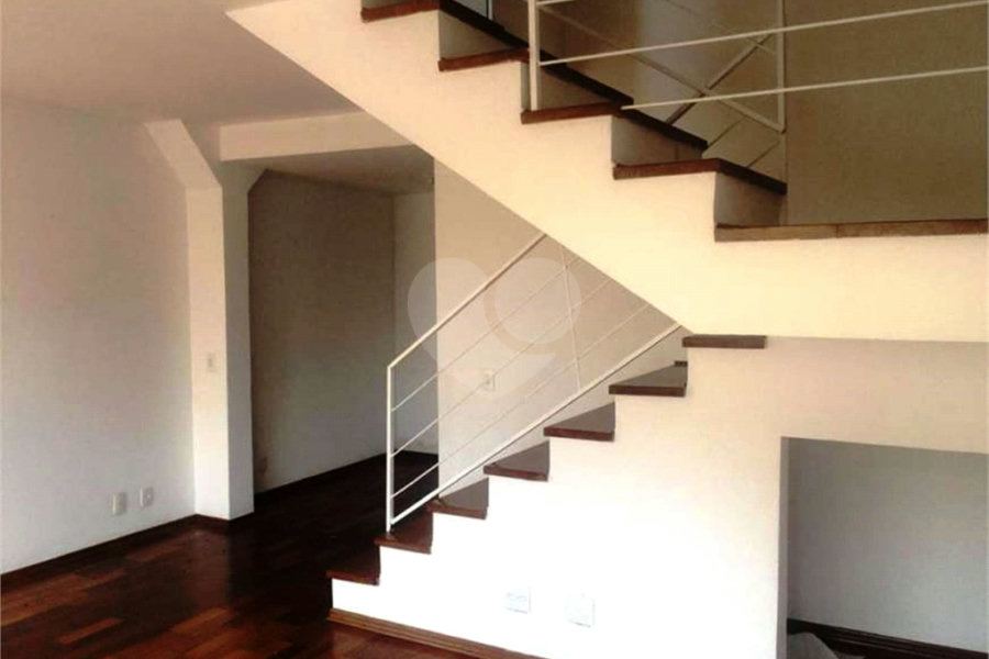 Casa à venda com 3 quartos, sendo 1 suíte, no condomínio Vila das Macieiras, São Paulo - SP