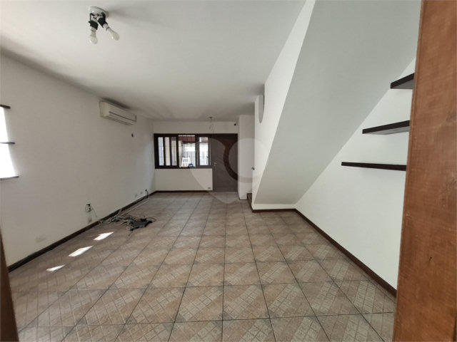 Sobrado à venda com 3 quartos, sendo 1 suíte,  em Chácara Santo Antônio, São Paulo, SP