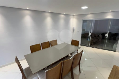 Casa à venda com 3 quartos, sendo 1 suíte,  no condomínio Jardim das Flores, Sorocaba - SP