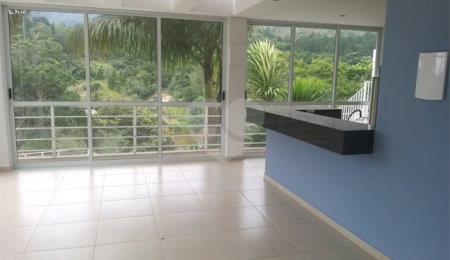 Casa à venda ou para alugar com 4 suítes no condomínio Flamboyant, Atibaia - SP