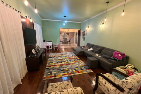 Casa à venda com 3 quartos, sendo 1 suíte, em Parque Santa Marta, São Carlos, SP