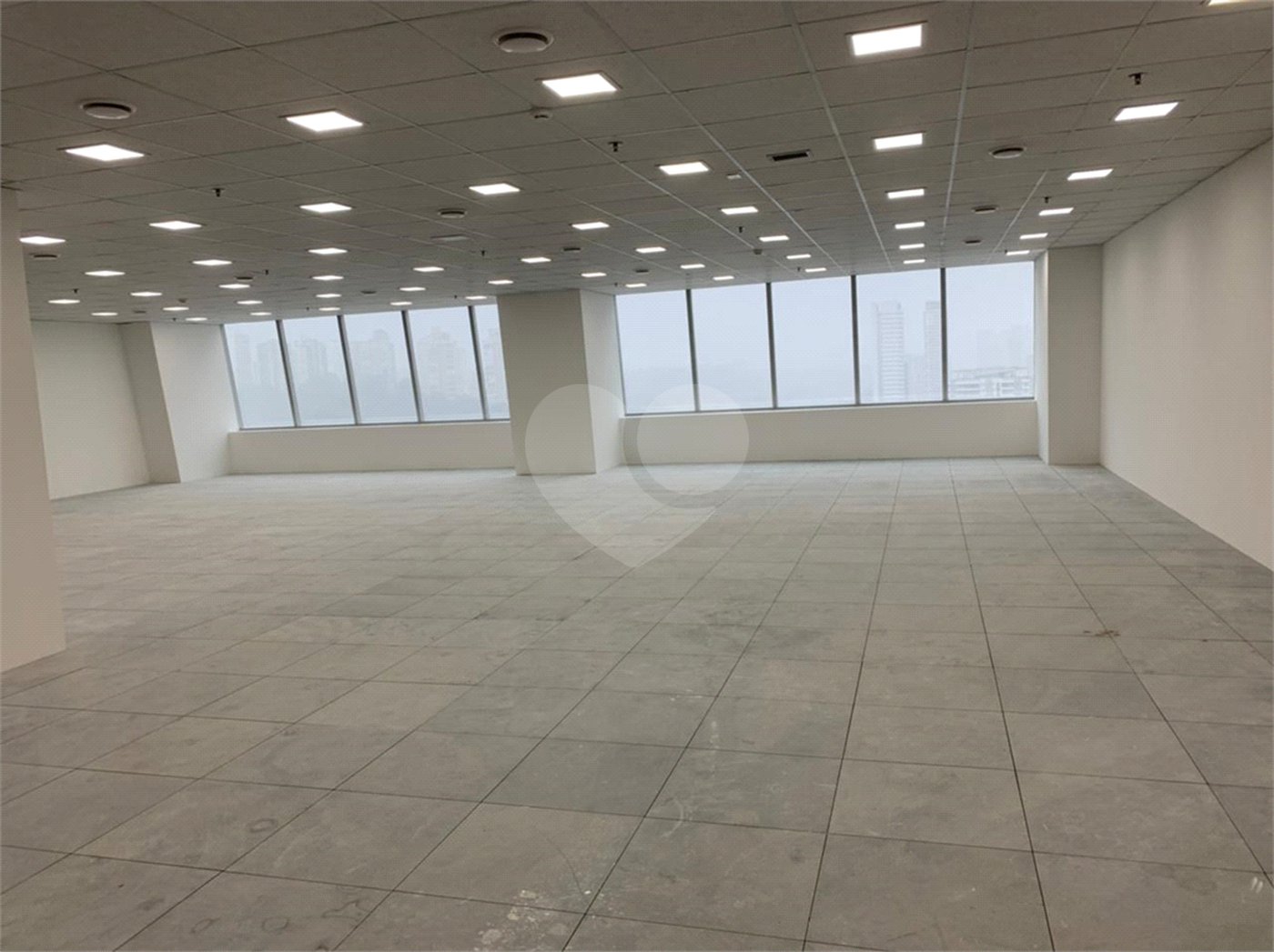 Sala à venda em Várzea de Baixo, São Paulo, SP