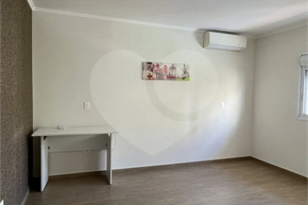 Casa à venda com 3 quartos, sendo 2 suítes, no condomínio Mirante do Horto, São Paulo - SP