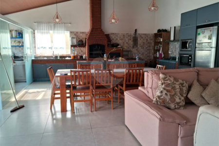 Casa à venda com 5 quartos, sendo 1 suíte, no condomínio Village da Serra, Araçoiaba da Serra - SP