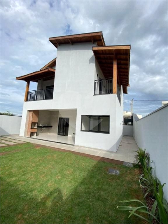 Casa à venda com 3 quartos, sendo 1 suíte, no condomínio Lagos D´icaraí, Salto - SP