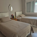 Casa térea à venda com 3 quartos, sendo 2 suítes, em Condomínio Flamboyant-B, Atibaia - SP