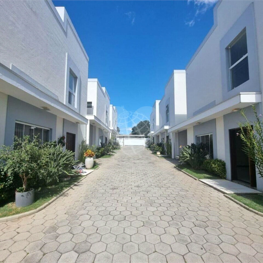 Casa à venda com 3 quartos, sendo 1 suíte, no condomínio Caruatinga, Atibaia - SP