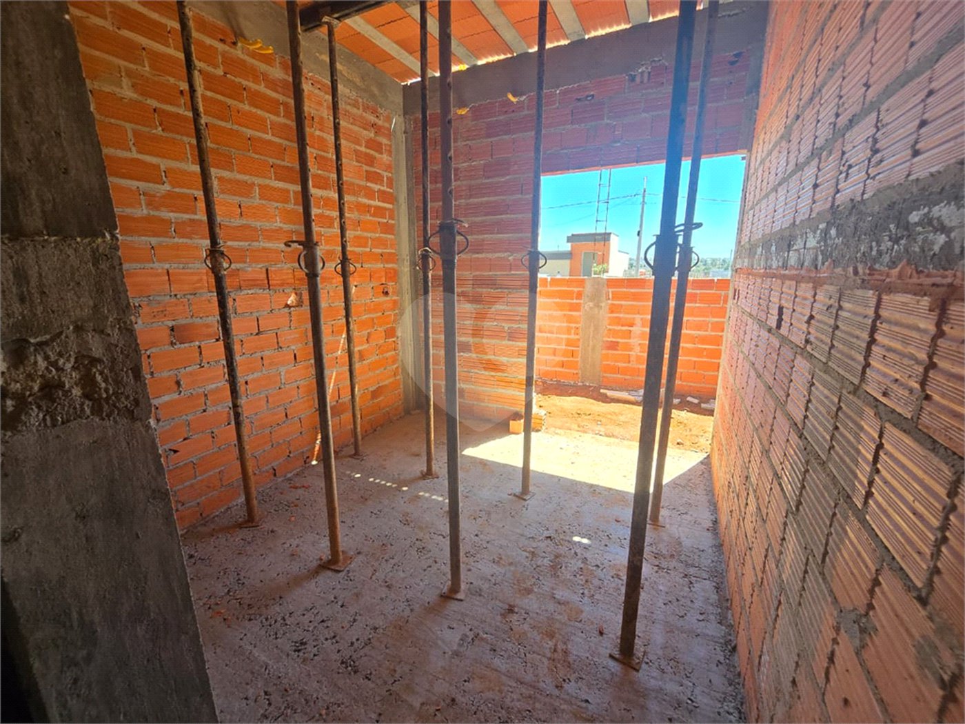 Casa à venda com 3 quartos, sendo 1 suíte, no condomínio Residencial Tivolli, Itapetininga - SP