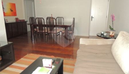 Apartamento à venda com 3 quartos, sendo 1 suíte,  em Santo Amaro, São Paulo, SP