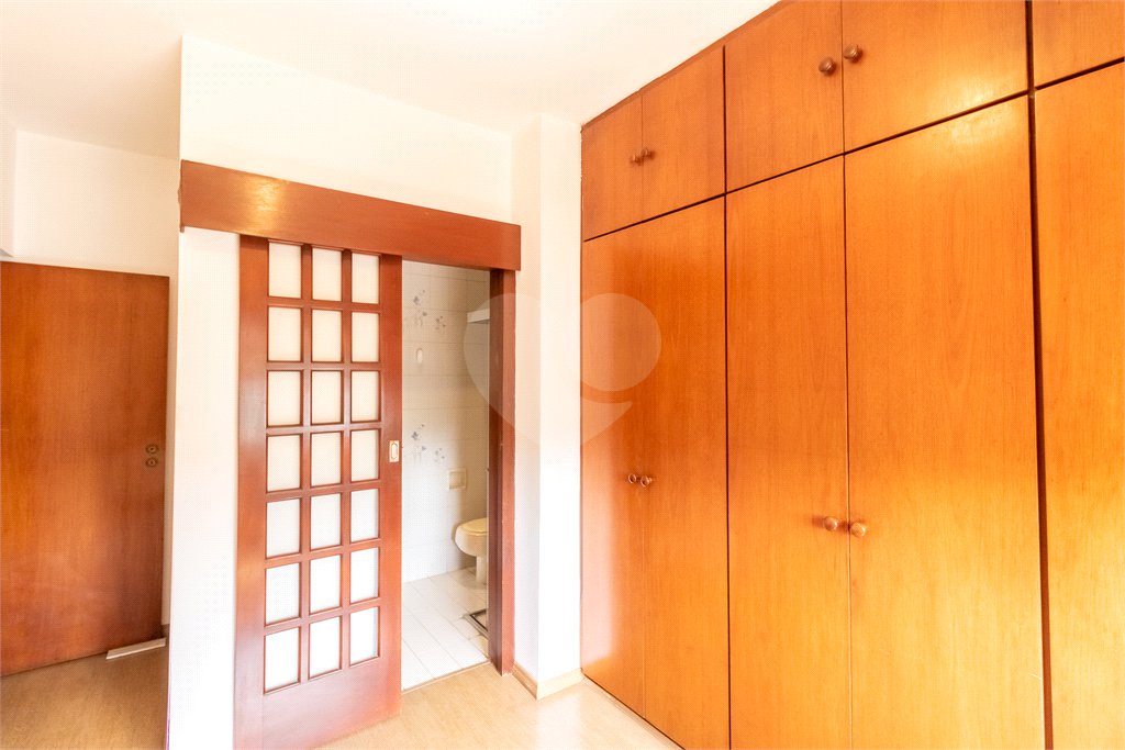 Sobrado à venda com 5 quartos, sendo 3 suítes, em Alto da Boa Vista, São Paulo, SP
