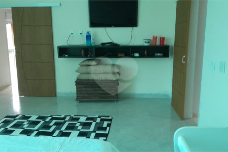 Chácara em Área Rural de Piracaia, com casa principal + 4 kitnets alugadas, excelente localização