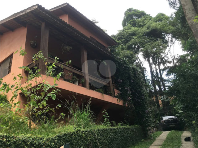 Casa à venda com 3 quartos, sendo 2 suítes,  no condomínio Loteamento Haras El Passo, Mairiporã - SP