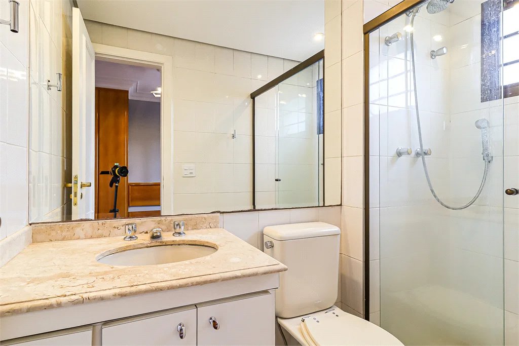 Apartamento à venda com 4 quartos, sendo 3 suítes, em Brooklin Paulista, São Paulo, SP