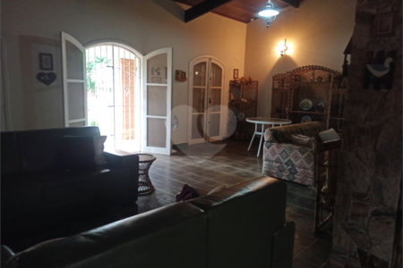 Casa Térrea à venda com 4 quartos, sendo 2 suítes,  em Jardim Paulista, Atibaia, SP