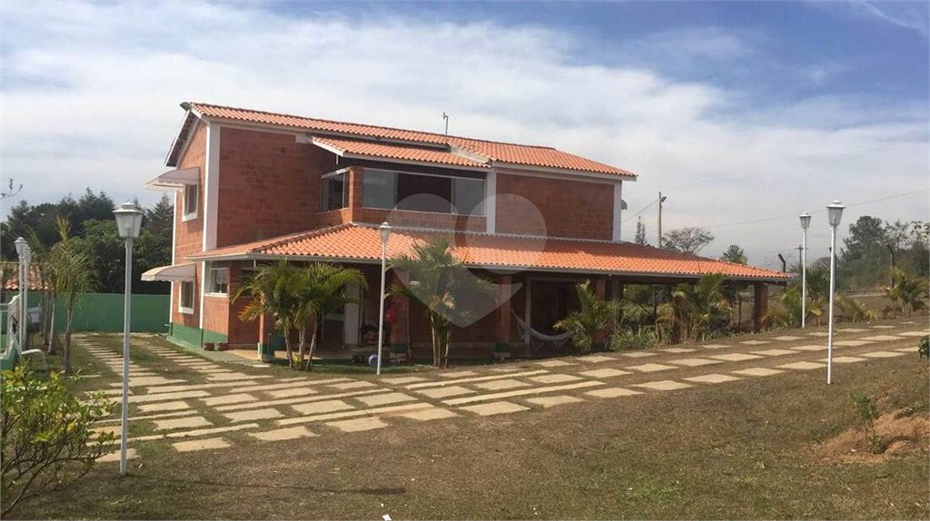 Chácara à venda com 3 quartos, sendo 1 suíte, no Centro, Araçoiaba da Serra, SP