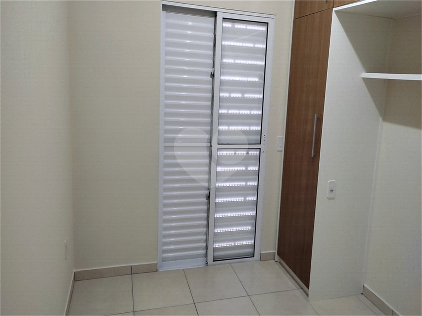 Sobrado à venda ou para alugar com 2 suítes em Jardim Nely, Indaiatuba, SP