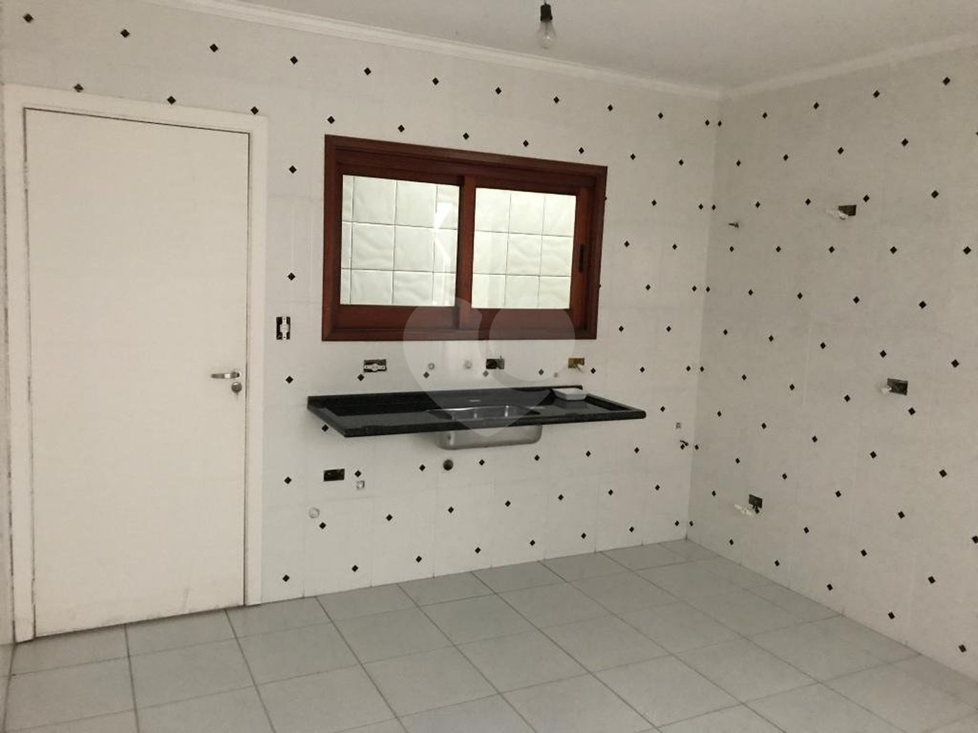 Casa à venda com 3 quartos, sendo 1 suíte, no condomínio Morada dos Pássaros, São Paulo - SP