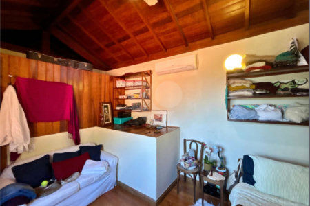 Casa à venda com 4 quartos, sendo 1 suíte, em Lagoa, Rio de Janeiro, RJ
