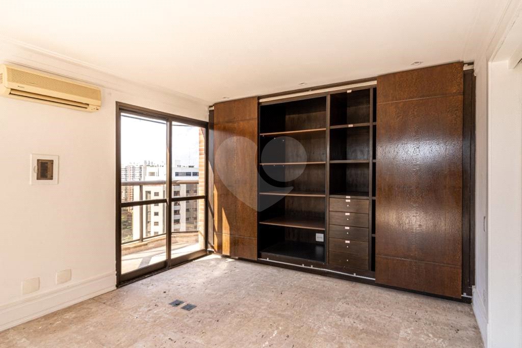 Duplex à venda com 6 quartos, sendo 4 suítes,  em Vila Andrade, São Paulo, SP