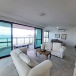 Apartamento Residencial à venda, Pitangueiras, Guarujá - AP0136.