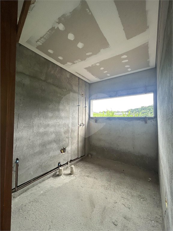 Casa à venda com 3 suítes no condomínio Residencial Jequitiba, Jacareí - SP