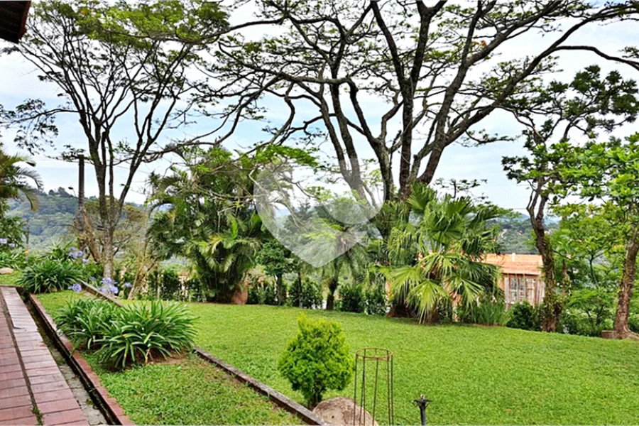 Casa à venda com 6 quartos, sendo 3 suítes, em Serra da Cantareira, Mairiporã, SP