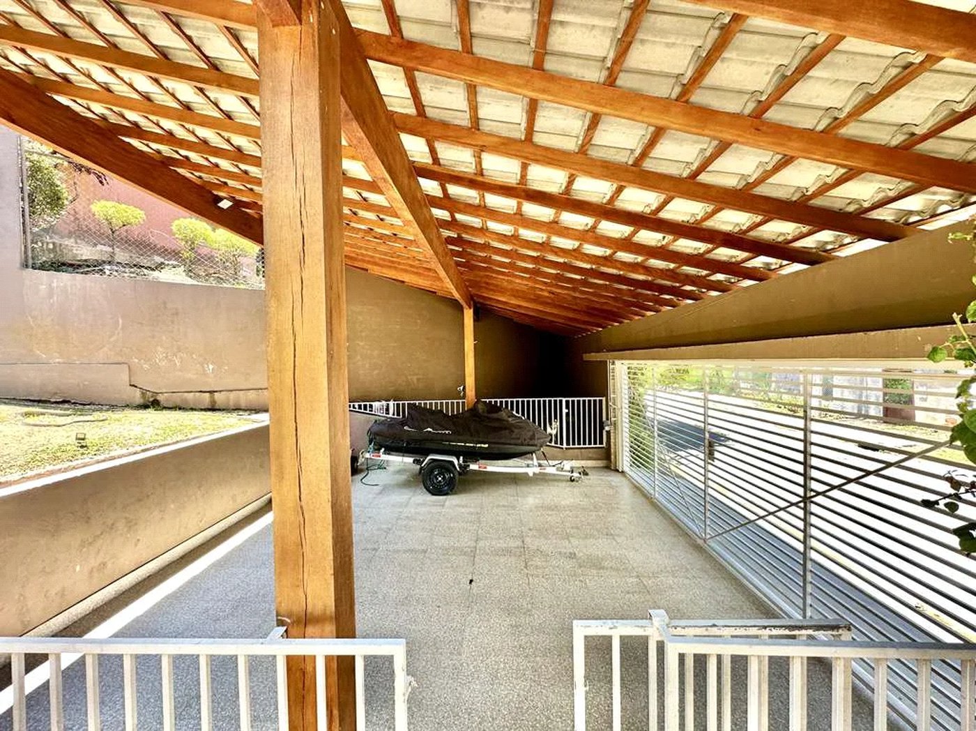 Magnífica Casa Contemporânea na Fazendinha - 4dorms | 3 Suites | Gourmet, piscina, lareira, hóspedes, escritório! Muito Verde e Tranquilidade em um dos melhores condominios da Região .