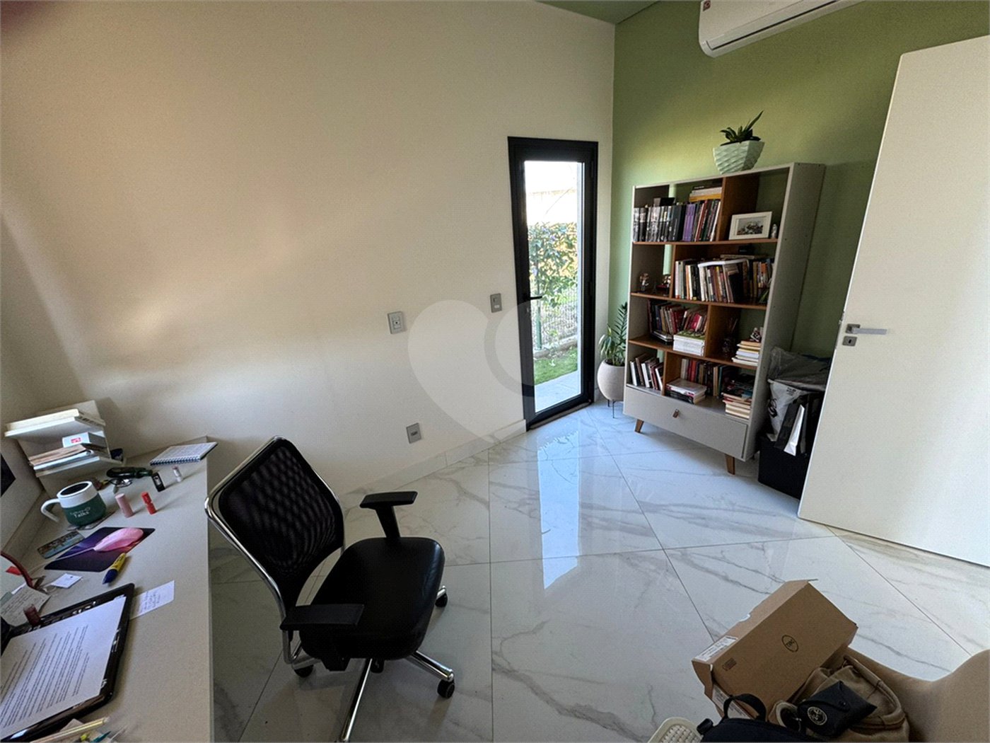 Casa à venda com 3 suítes no condomínio Reserva Central Parque, Salto - SP