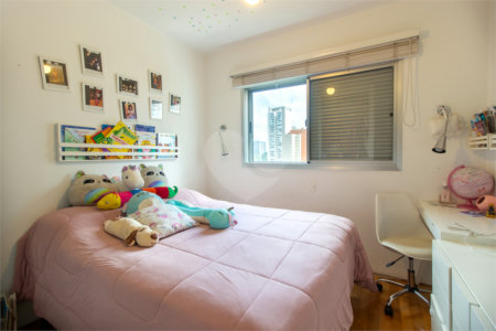 Apartamento a venda no Campo Belo, 192 M², 3 suites, 3 vagas, lazer e próximo ao metrô