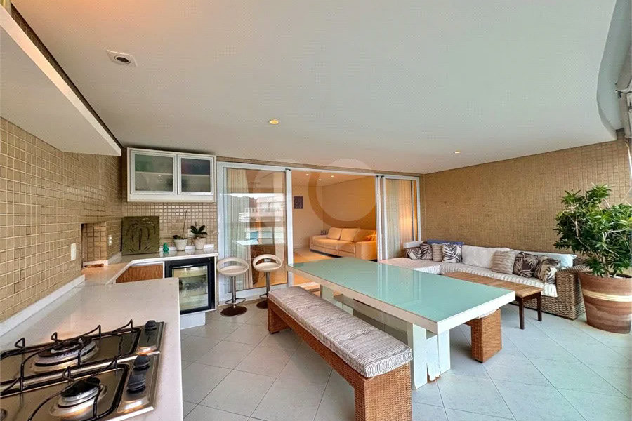 Apartamento à venda com 3 quartos, sendo 2 suítes, em Riviera de São Lourenço, Bertioga, SP