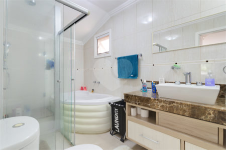 Casa à venda com 4 quartos, sendo 2 suítes, no condomínio Villa Franz Schubert, São Paulo - SP