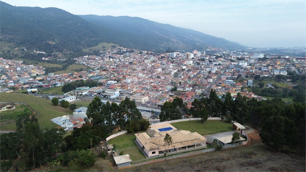 Casa à venda com 4 suítes no Centro, Extrema, MG
