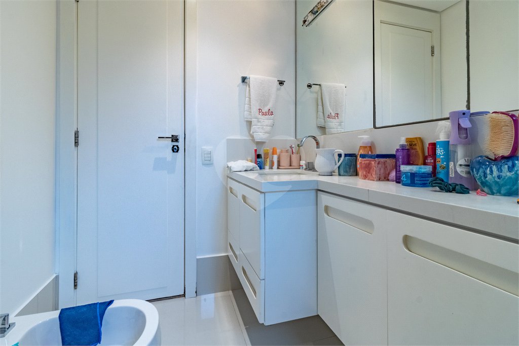 Apartamento à venda com 4 quartos, sendo 3 suítes, em Santa Cecília, São Paulo, SP