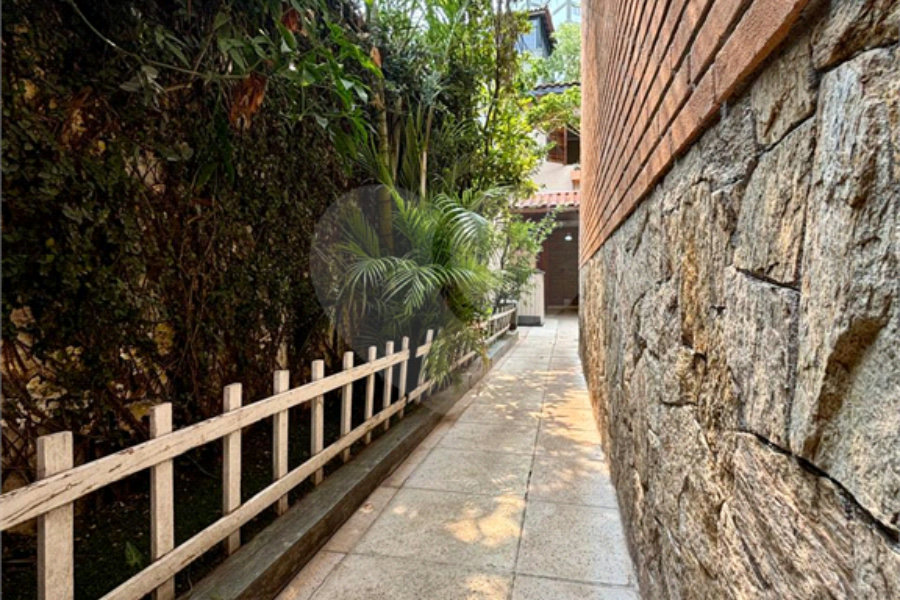 Sobrado à venda com 3 quartos, sendo 1 suíte, em Vila Albertina, São Paulo, SP