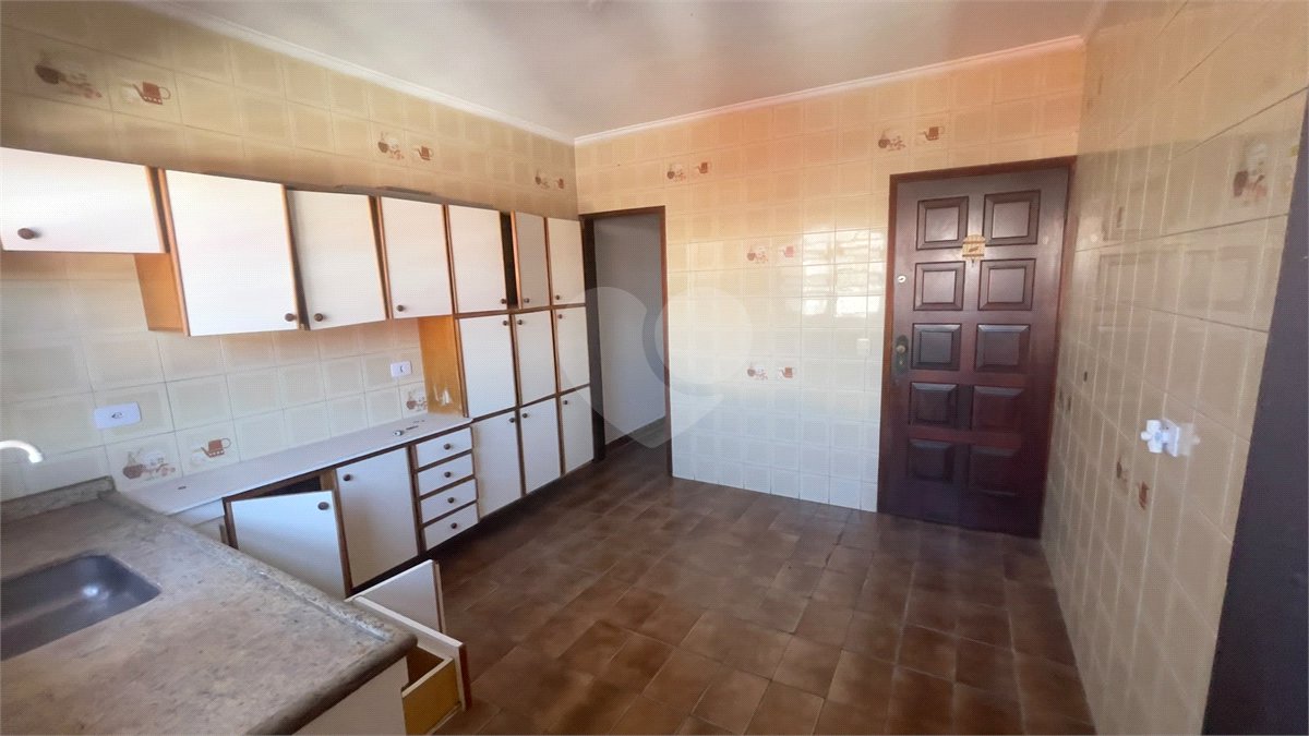 Sobrado à venda com 4 quartos, sendo 1 suíte,  em Jardim Ester Yolanda, São Paulo, SP