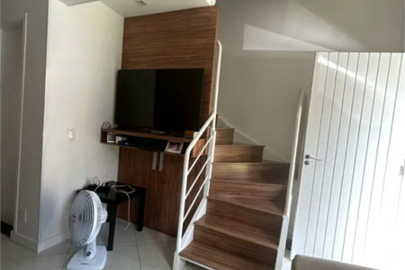 Casa à venda com 3 quartos, sendo 1 suíte, no condomínio Vila das Cores, São Paulo - SP