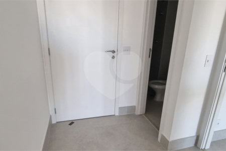 Apartamento à venda com 3 suítes em Moema, São Paulo, SP