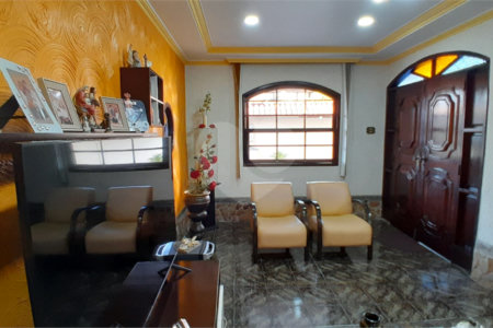Casa à venda com 4 quartos, sendo 1 suíte, em Bangu, Rio de Janeiro, RJ