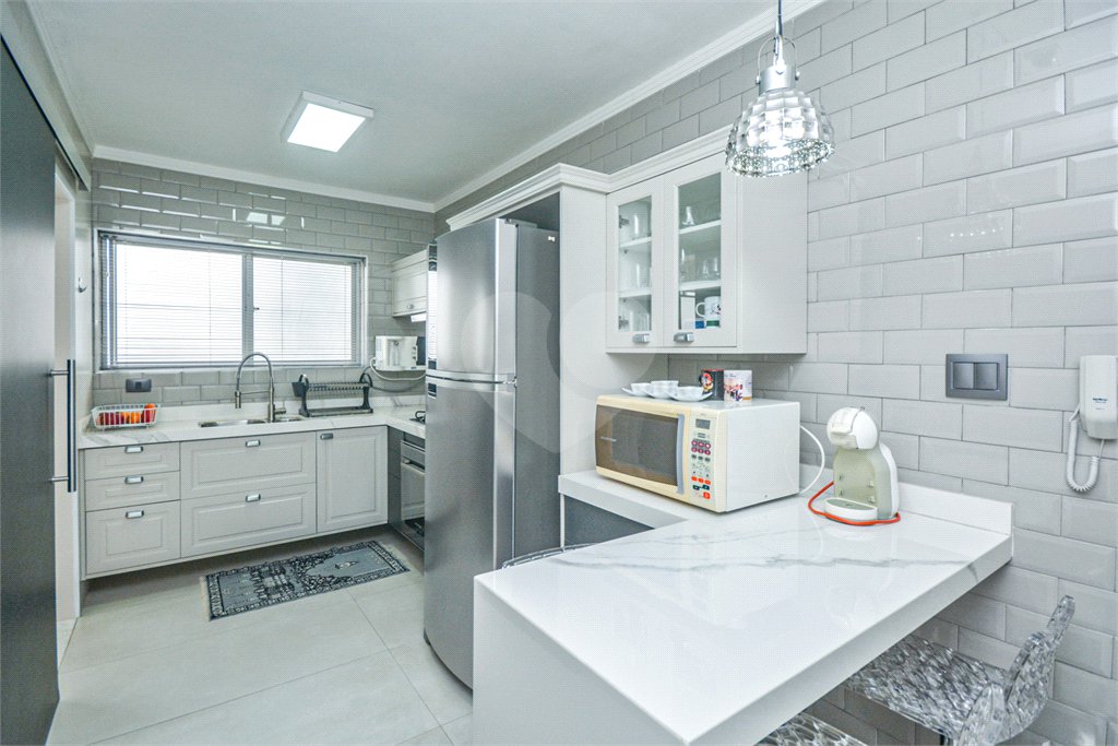 Apartamento à venda com 3 quartos, sendo 1 suíte,  em Moema, São Paulo, SP