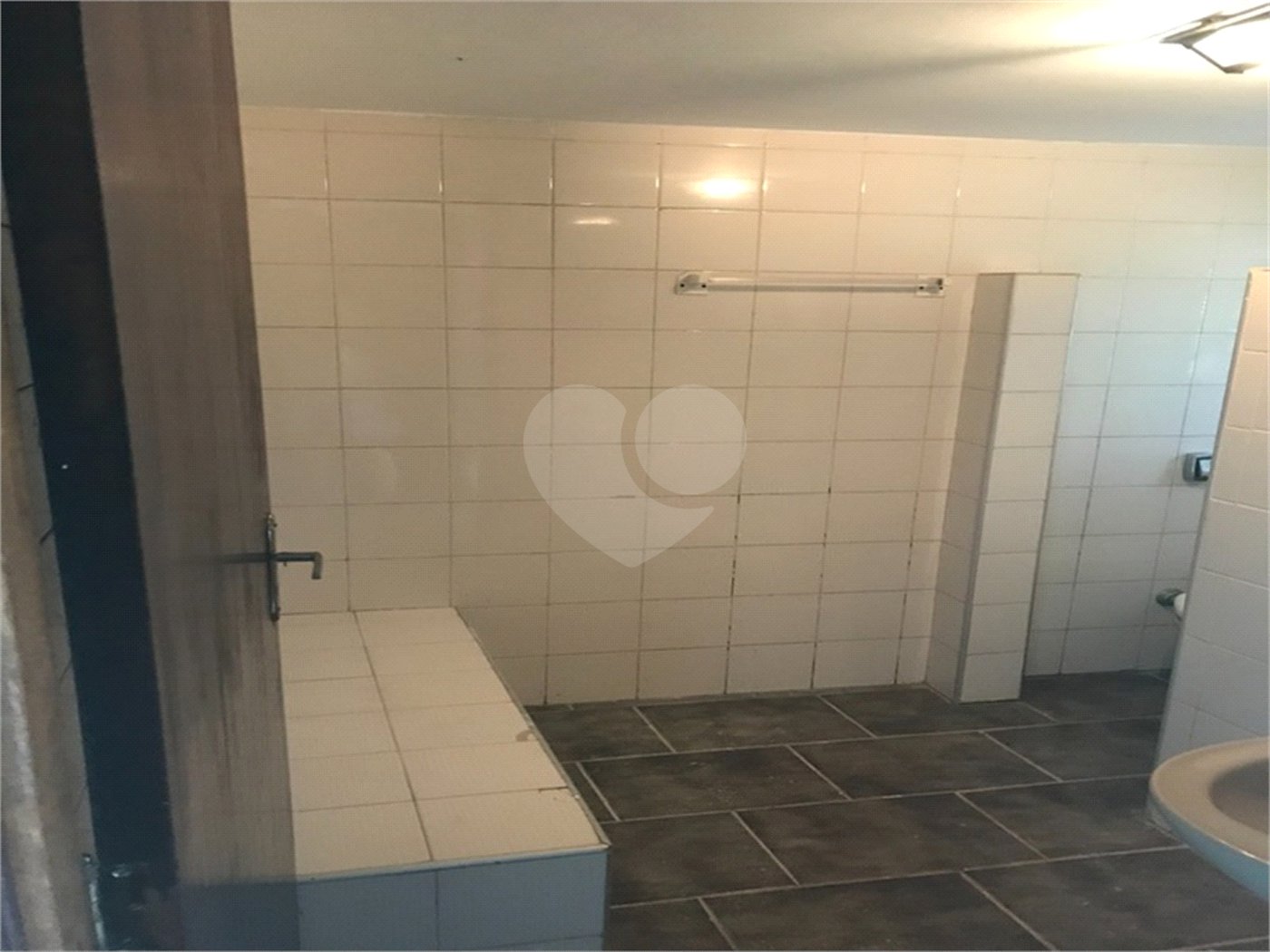 Casa à venda com 5 quartos, sendo 3 suítes, no condomínio Recanto das Flores, Indaiatuba - SP