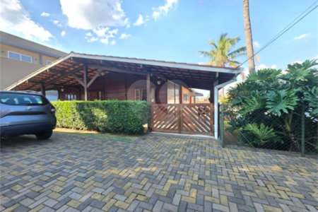 Casa à venda com 3 quartos, sendo 1 suíte, no condomínio Estância Marambaia, Vinhedo - SP